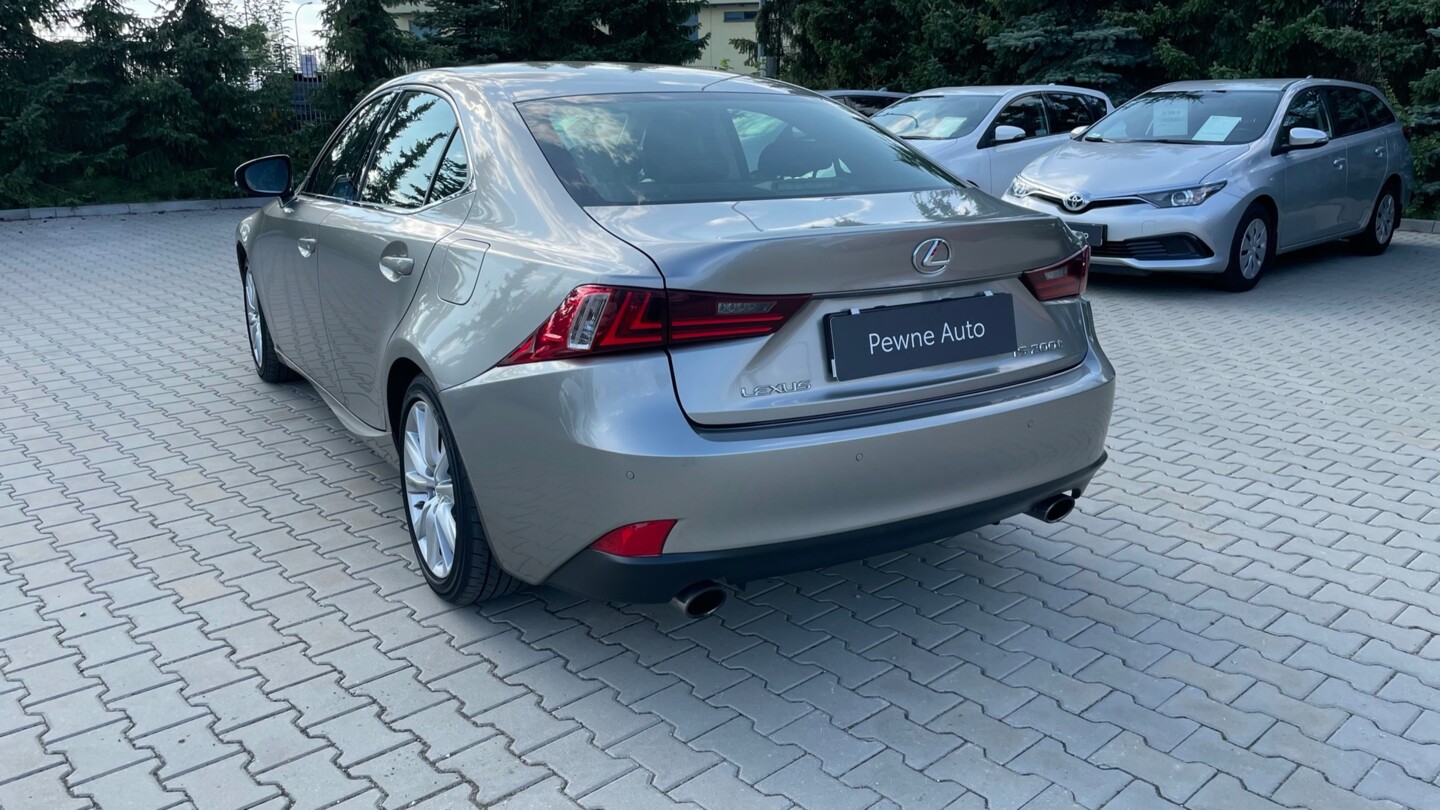 Lexus IS