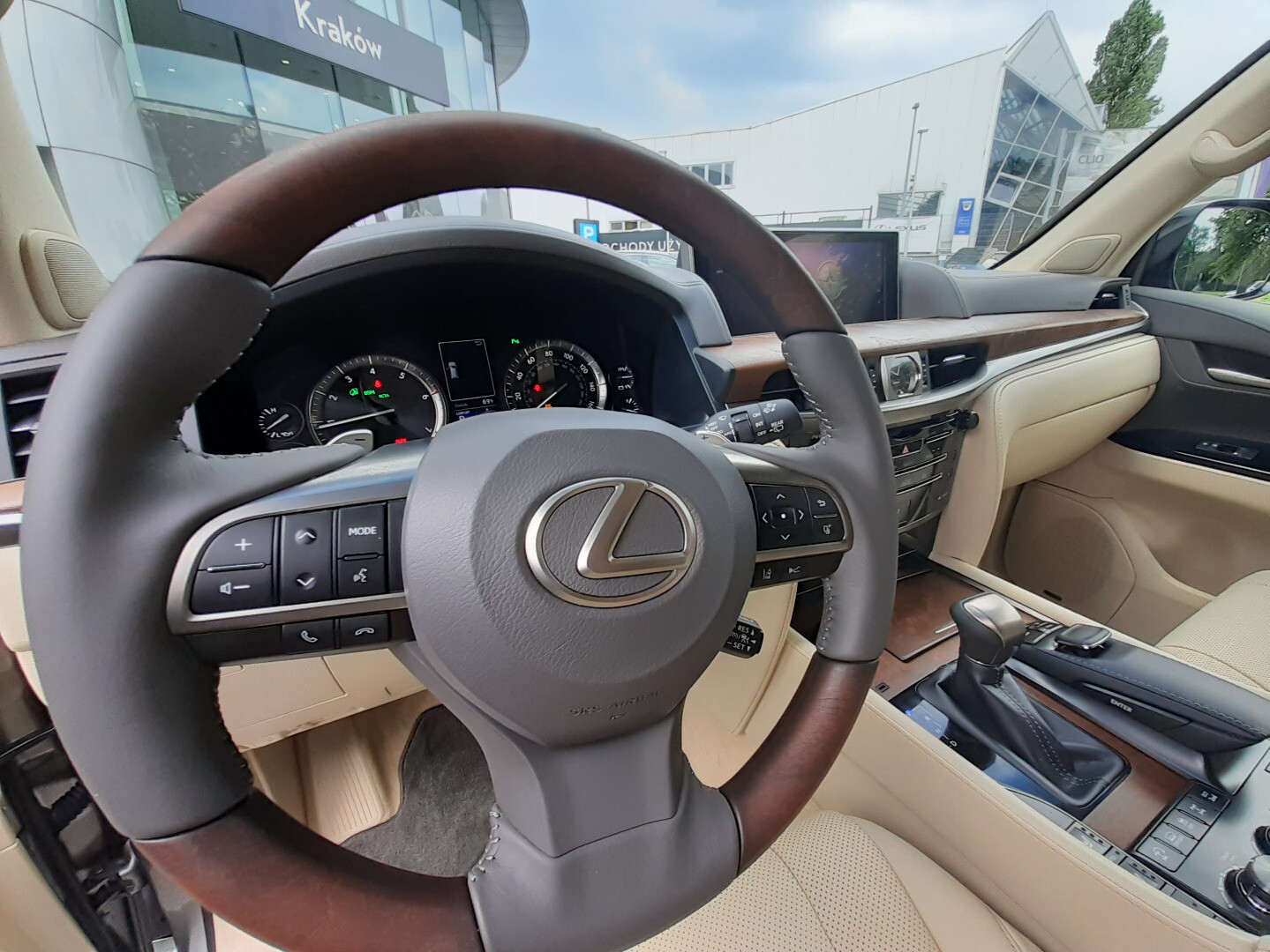 Lexus LX
